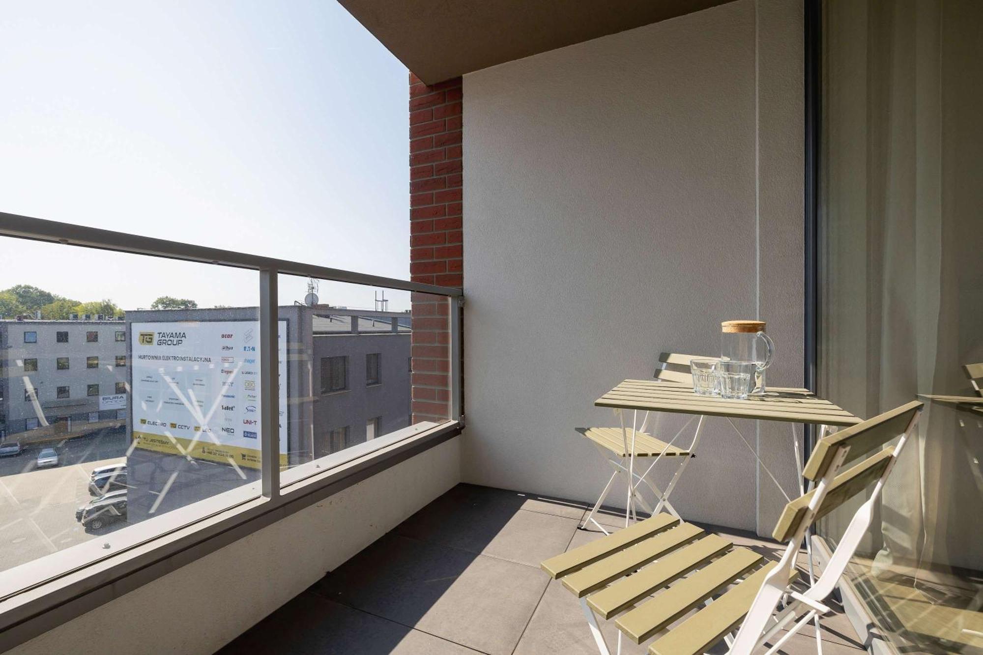 Apartment Sloneczna Comfy With Balcony & Parking By Renters Katowice